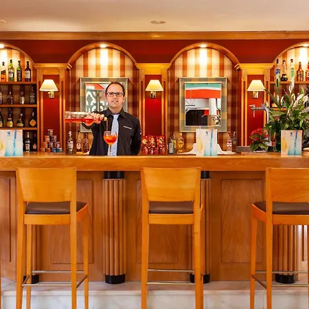 海滩俱乐部公寓 4*